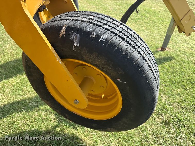 image for item EU5744 2009 Vermeer R2300 hay rake