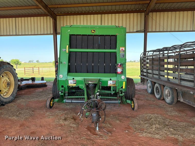 image for item EW0320 2010 John Deere 568 Mega wide plus round baler