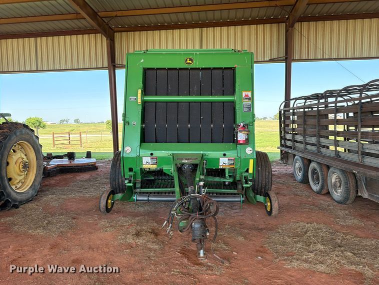 image for item EW0320 2010 John Deere 568 Mega wide plus round baler