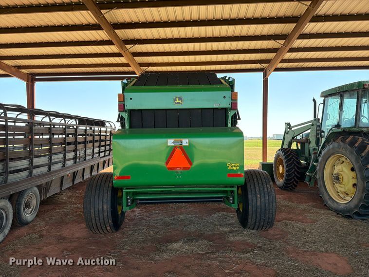 image for item EW0320 2010 John Deere 568 Mega wide plus round baler