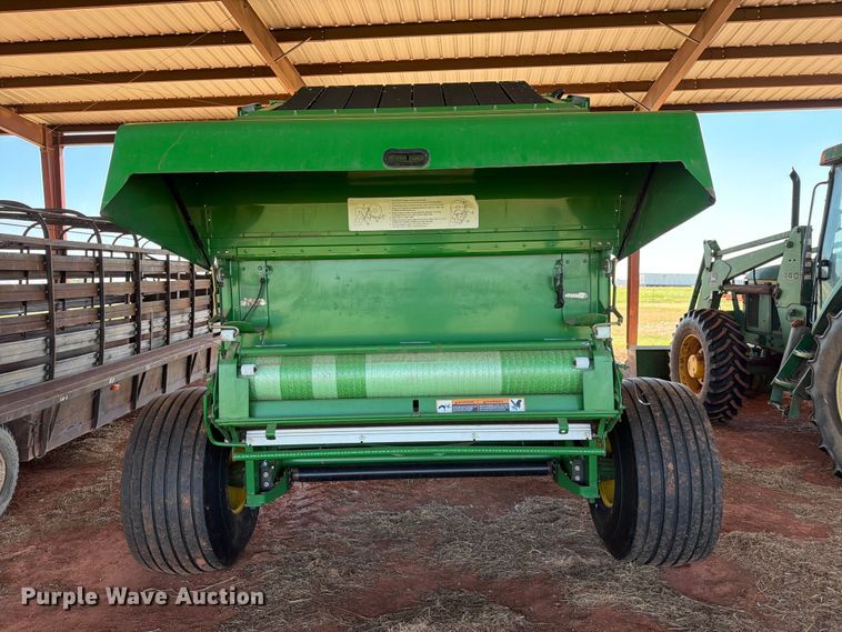 image for item EW0320 2010 John Deere 568 Mega wide plus round baler