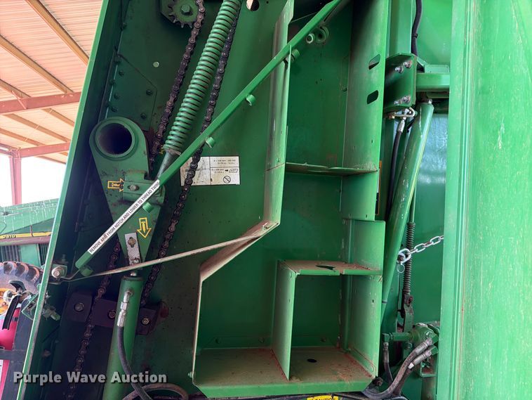 image for item EW0320 2010 John Deere 568 Mega wide plus round baler