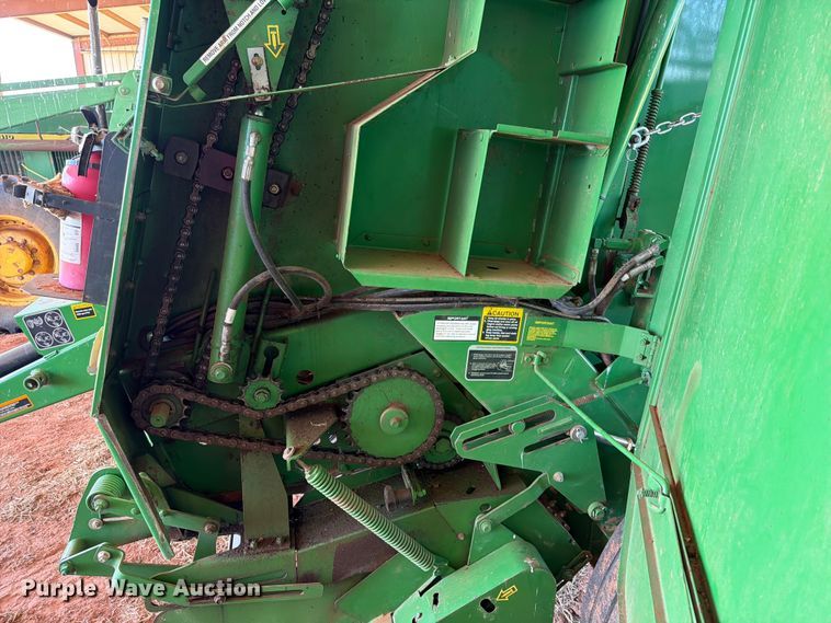 image for item EW0320 2010 John Deere 568 Mega wide plus round baler