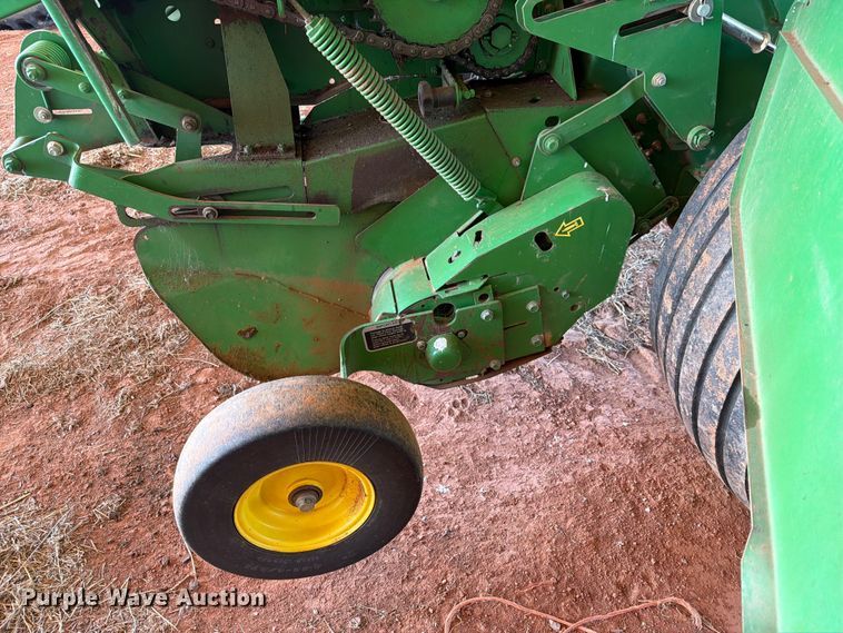 image for item EW0320 2010 John Deere 568 Mega wide plus round baler