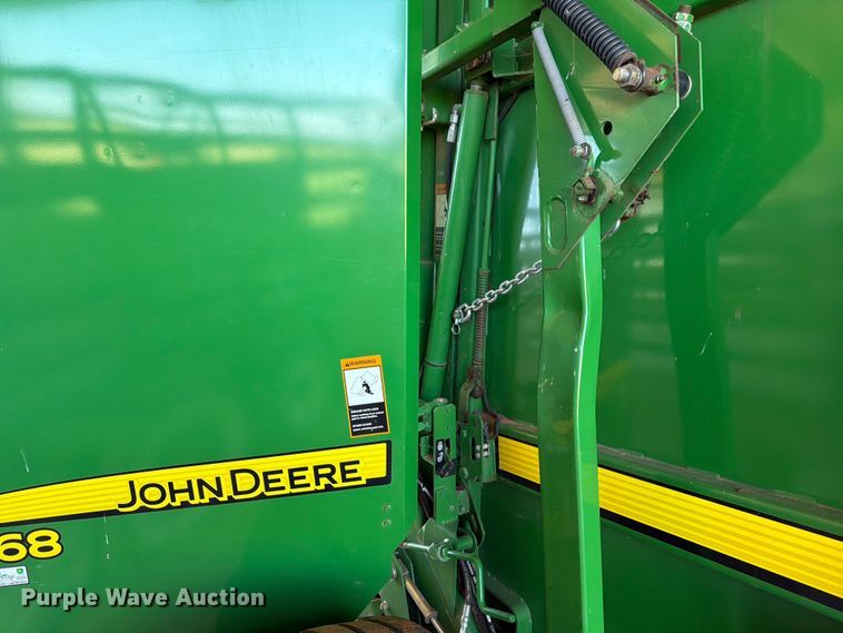 image for item EW0320 2010 John Deere 568 Mega wide plus round baler