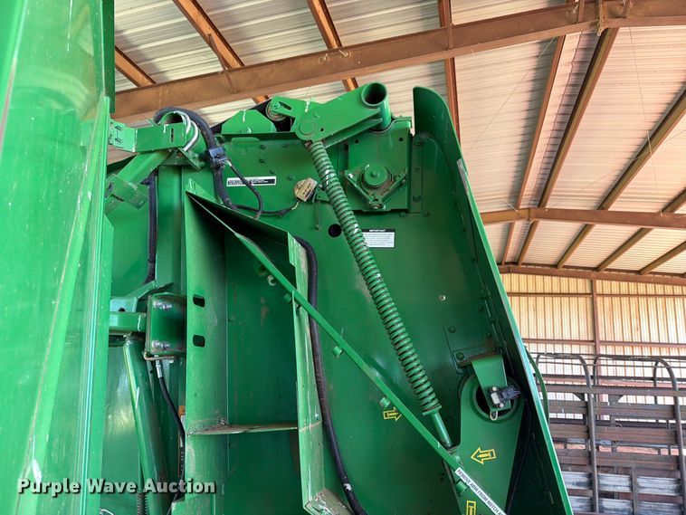 image for item EW0320 2010 John Deere 568 Mega wide plus round baler
