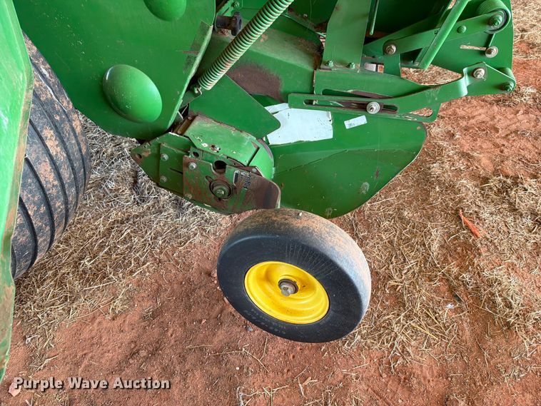 image for item EW0320 2010 John Deere 568 Mega wide plus round baler