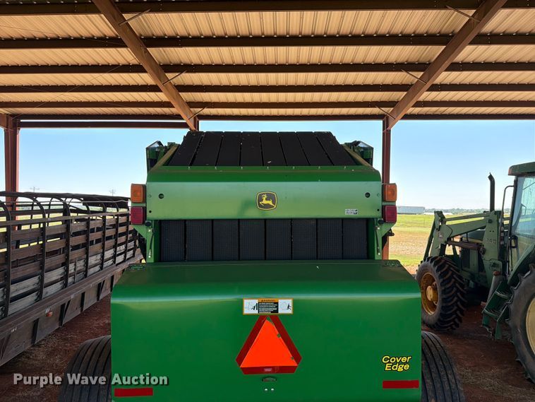 image for item EW0320 2010 John Deere 568 Mega wide plus round baler