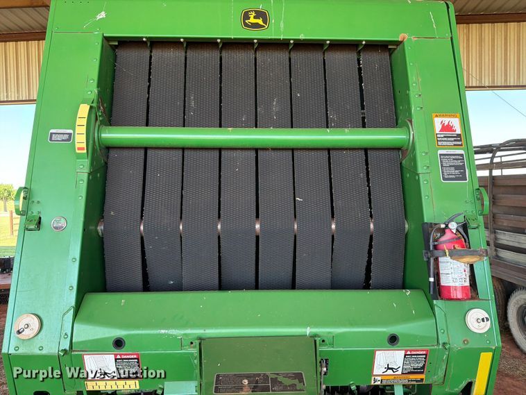 image for item EW0320 2010 John Deere 568 Mega wide plus round baler