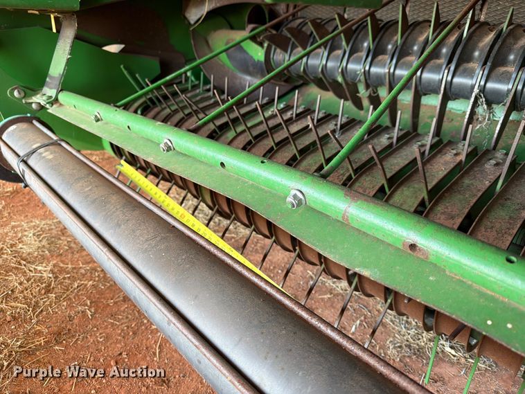 image for item EW0320 2010 John Deere 568 Mega wide plus round baler