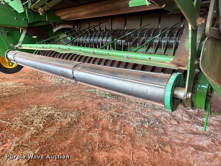 image for item EW0320 2010 John Deere 568 Mega wide plus round baler