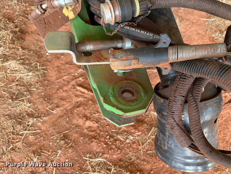 image for item EW0320 2010 John Deere 568 Mega wide plus round baler