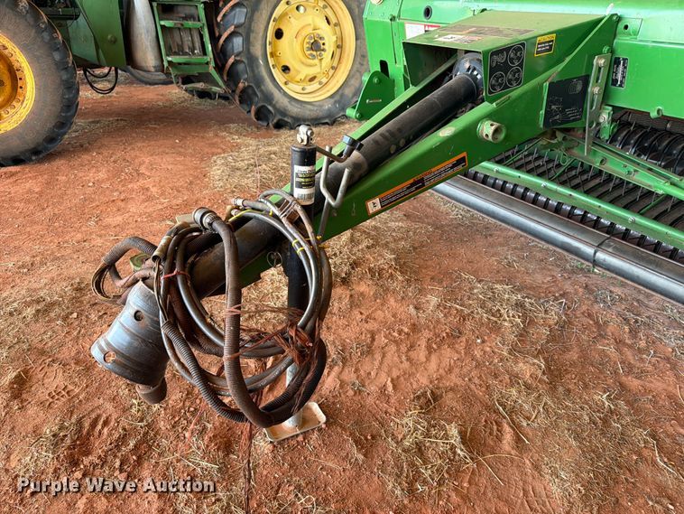 image for item EW0320 2010 John Deere 568 Mega wide plus round baler