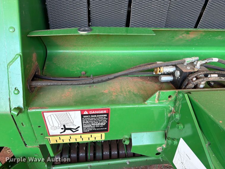 image for item EW0320 2010 John Deere 568 Mega wide plus round baler