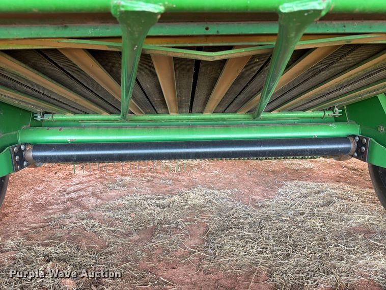image for item EW0320 2010 John Deere 568 Mega wide plus round baler