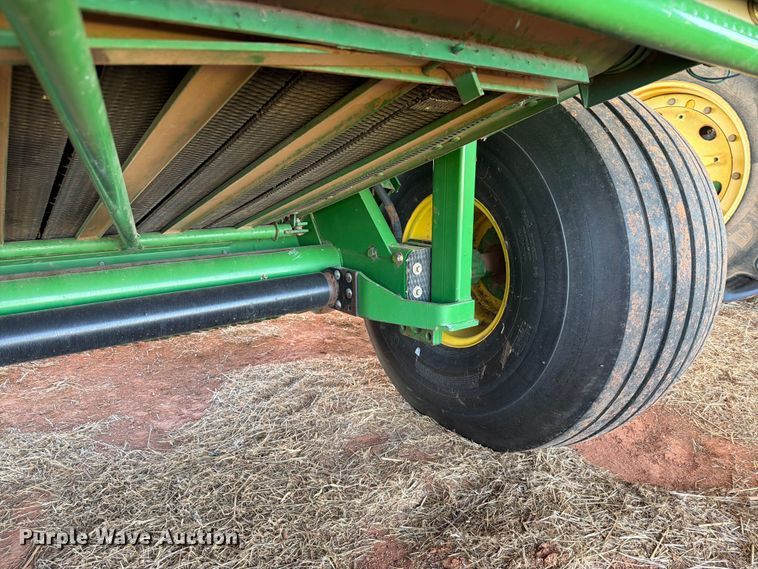 image for item EW0320 2010 John Deere 568 Mega wide plus round baler