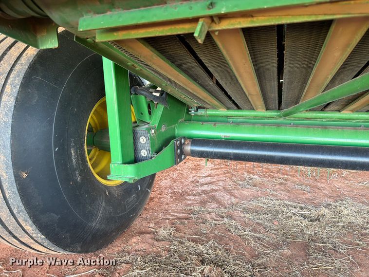 image for item EW0320 2010 John Deere 568 Mega wide plus round baler