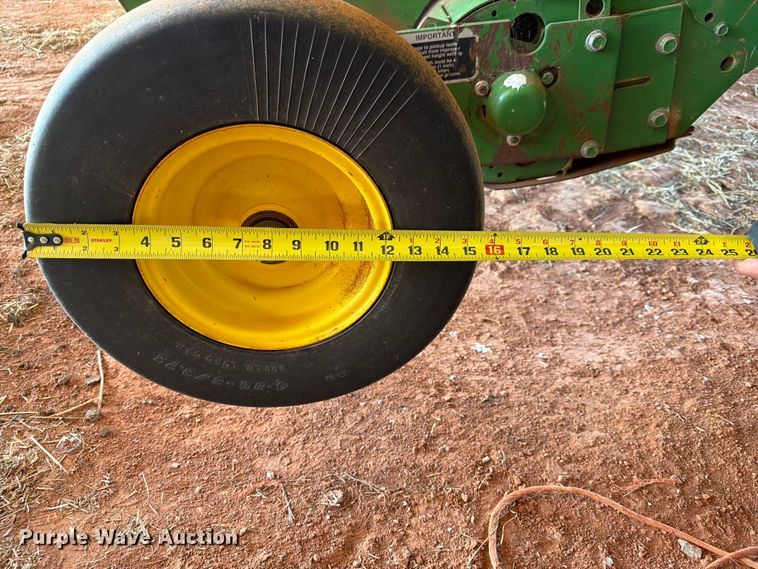 image for item EW0320 2010 John Deere 568 Mega wide plus round baler