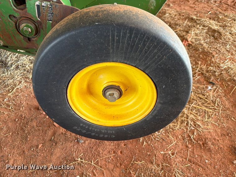 image for item EW0320 2010 John Deere 568 Mega wide plus round baler