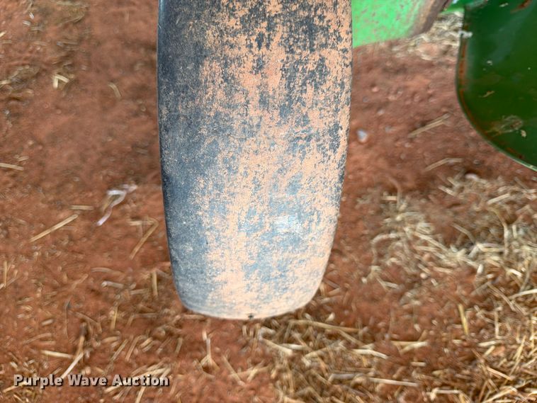image for item EW0320 2010 John Deere 568 Mega wide plus round baler