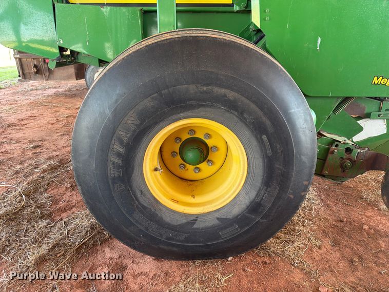 image for item EW0320 2010 John Deere 568 Mega wide plus round baler