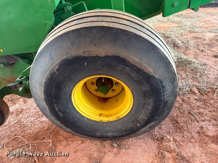 image for item EW0320 2010 John Deere 568 Mega wide plus round baler