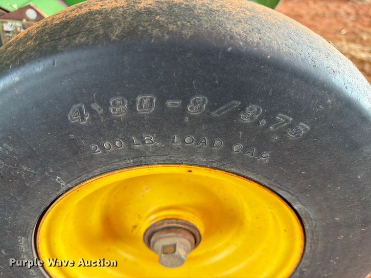 image for item EW0320 2010 John Deere 568 Mega wide plus round baler