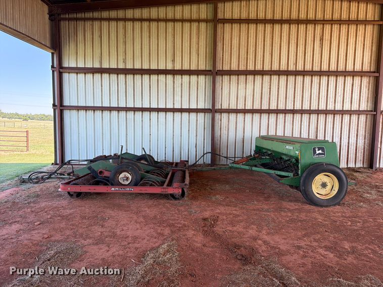 image for item EW0322 John Deere 450 grain drill