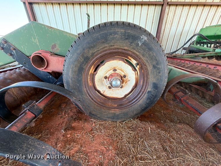 image for item EW0322 John Deere 450 grain drill
