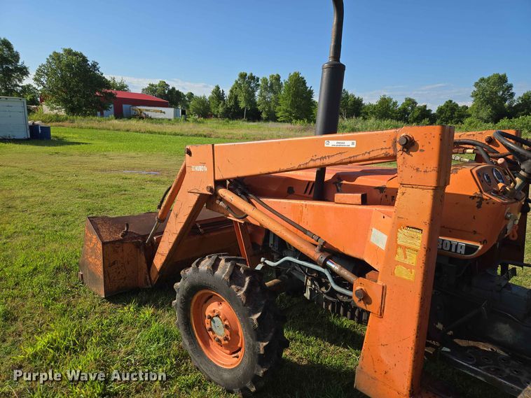 image for item EW0333 1982 Kubota L355 SS MFWD tractor