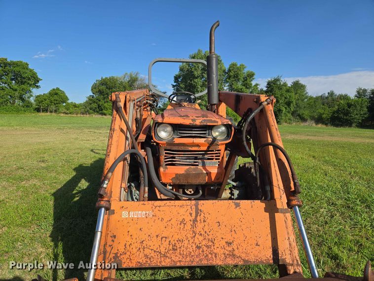 image for item EW0333 1982 Kubota L355 SS MFWD tractor