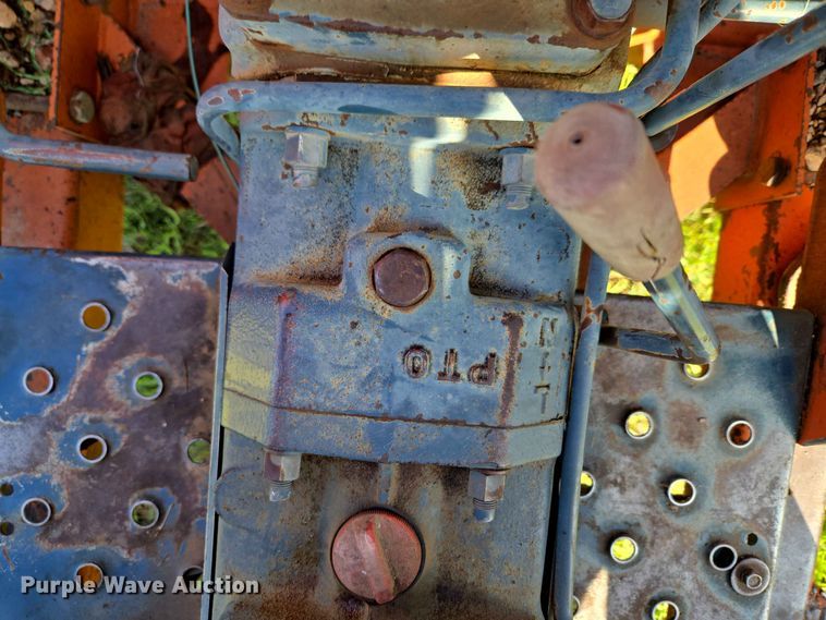 image for item EW0333 1982 Kubota L355 SS MFWD tractor