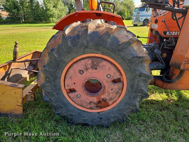 image for item EW0333 1982 Kubota L355 SS MFWD tractor