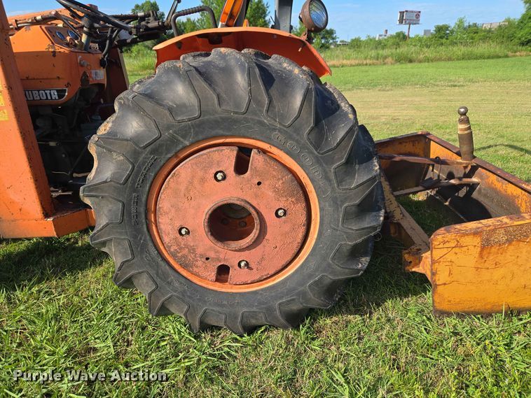 image for item EW0333 1982 Kubota L355 SS MFWD tractor