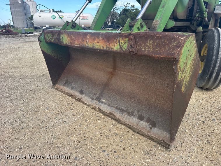 image for item EW4944 John Deere 4320 tractor