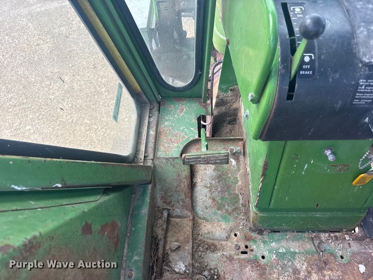 image for item EW4944 John Deere 4320 tractor