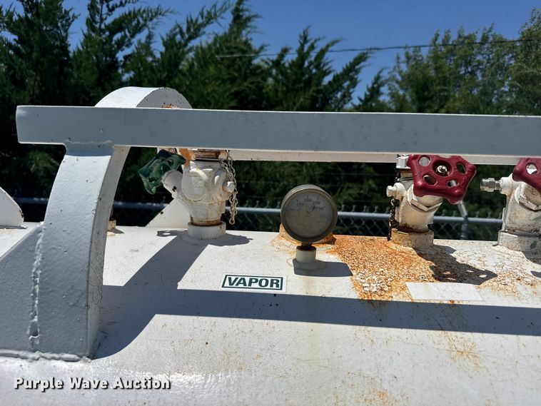 image for item EW4954 NH3 tank trailer