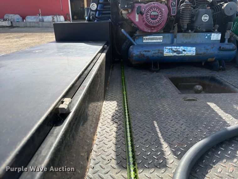 image for item EX4011 2011 Dodge Ram 3500 Heavy Duty Crew Cab flatbed pickup truck