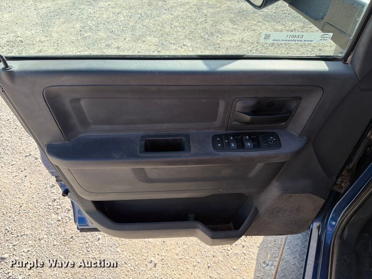 image for item EX4011 2011 Dodge Ram 3500 Heavy Duty Crew Cab flatbed pickup truck