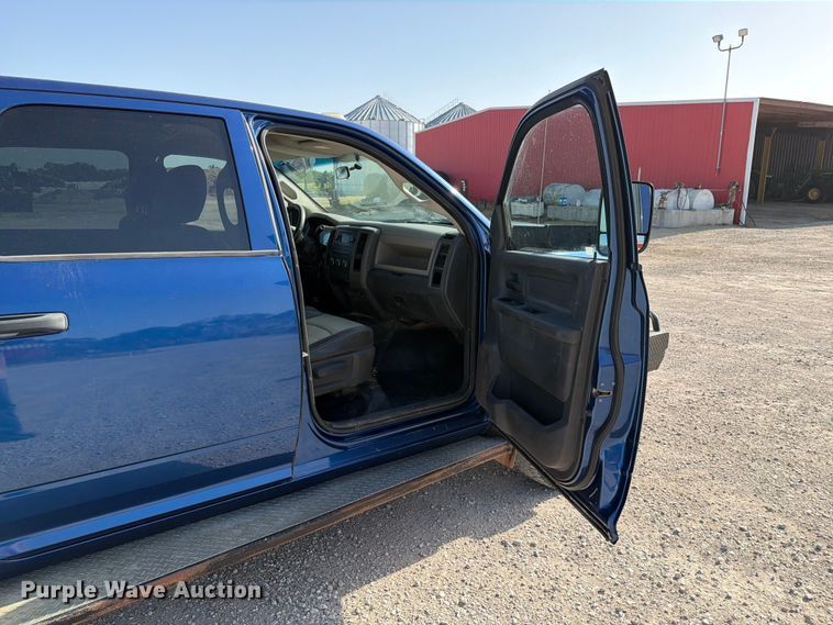 image for item EX4011 2011 Dodge Ram 3500 Heavy Duty Crew Cab flatbed pickup truck