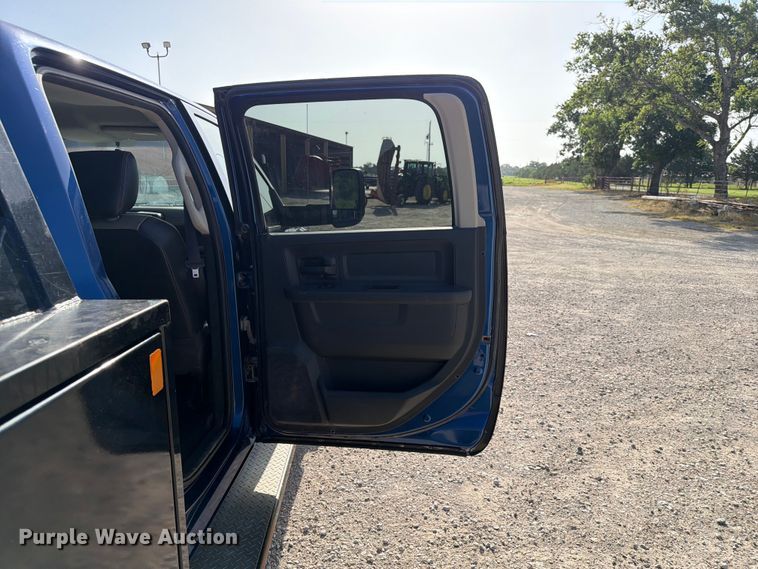 image for item EX4011 2011 Dodge Ram 3500 Heavy Duty Crew Cab flatbed pickup truck