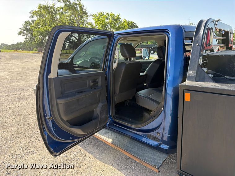image for item EX4011 2011 Dodge Ram 3500 Heavy Duty Crew Cab flatbed pickup truck