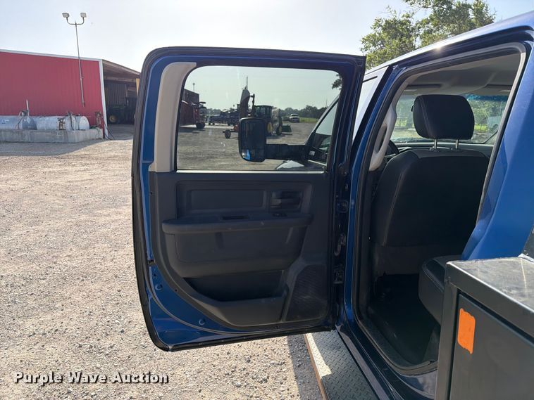 image for item EX4011 2011 Dodge Ram 3500 Heavy Duty Crew Cab flatbed pickup truck