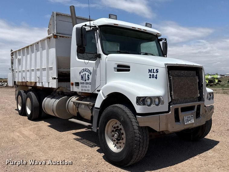 image for item FB6796 2006 Volvo VDH manure spreader truck