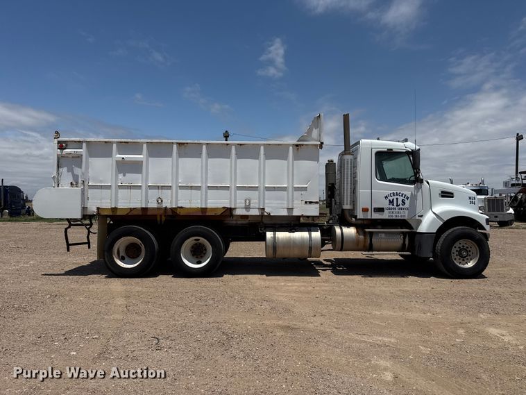 image for item FB6796 2006 Volvo VDH manure spreader truck