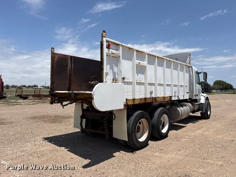 image for item FB6796 2006 Volvo VDH manure spreader truck