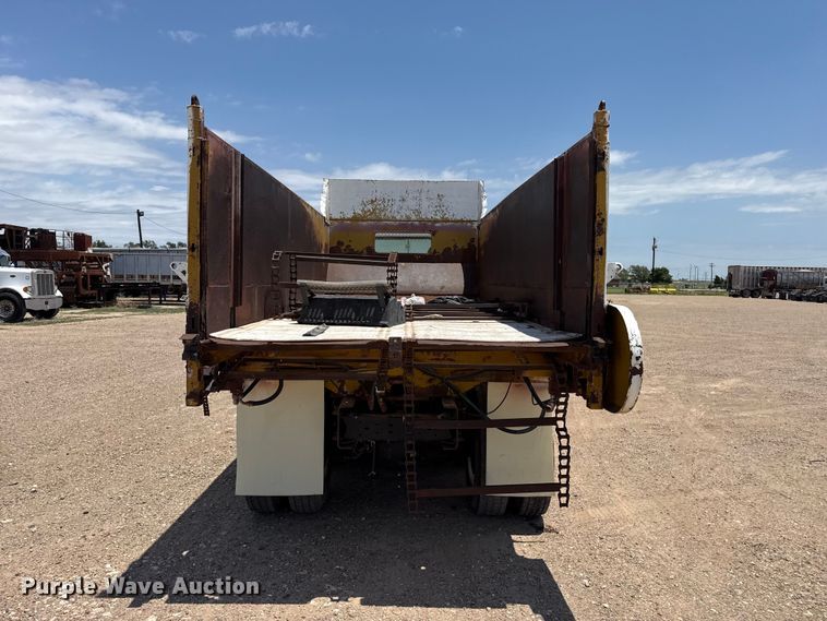 image for item FB6796 2006 Volvo VDH manure spreader truck