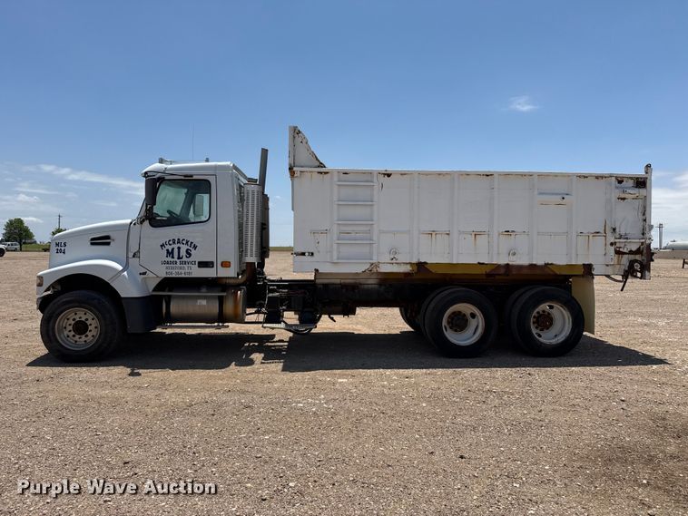 image for item FB6796 2006 Volvo VDH manure spreader truck