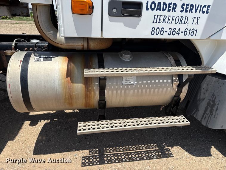 image for item FB6796 2006 Volvo VDH manure spreader truck