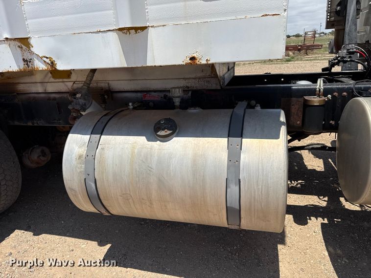 image for item FB6796 2006 Volvo VDH manure spreader truck